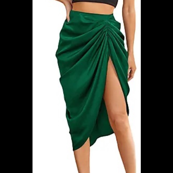 SHEIN Dresses & Skirts - 🟥SOLD🟥Emerald Green Asymmetrical Skirt NWT
